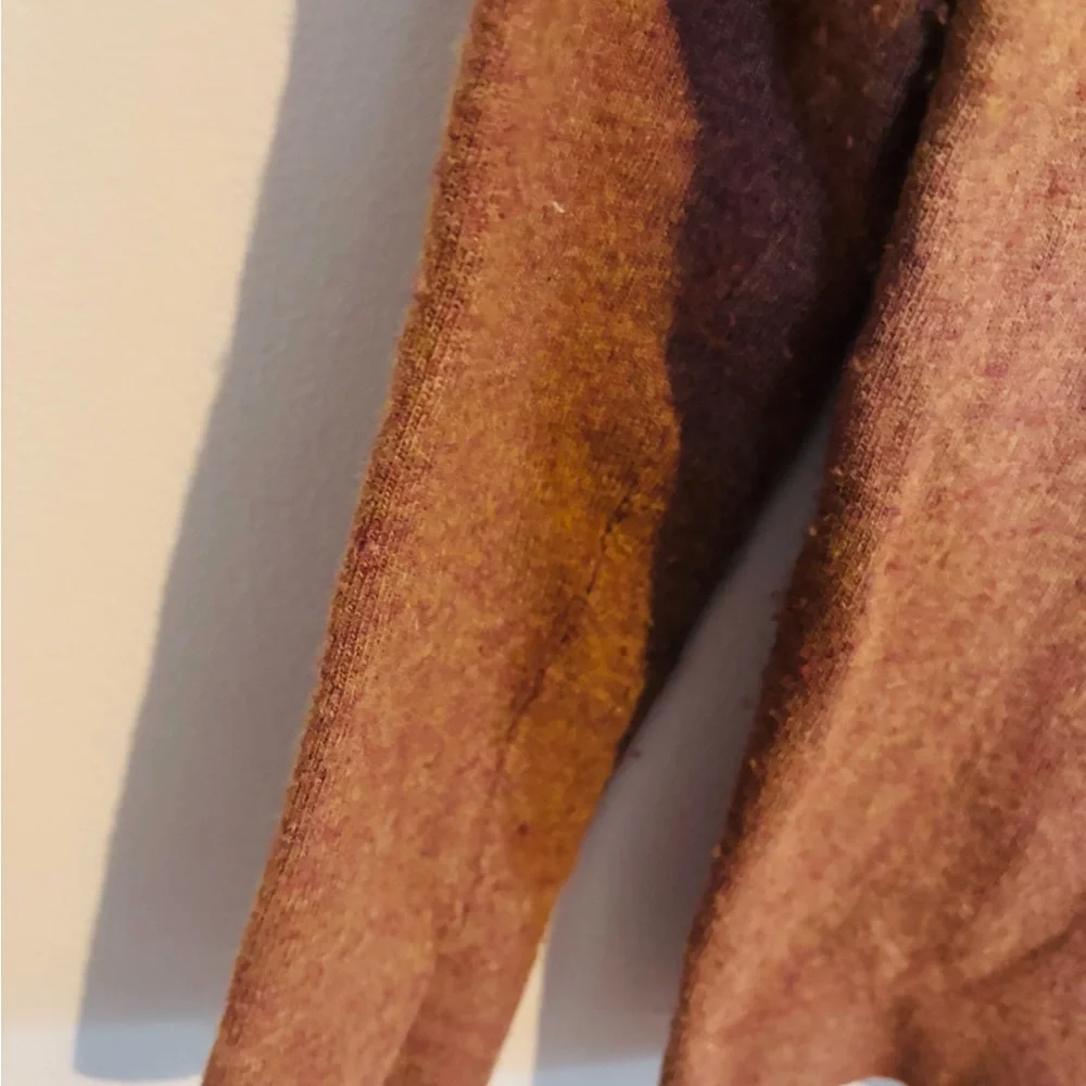J crew teddie wool sweater with scoop neck size xs, has piling under arms